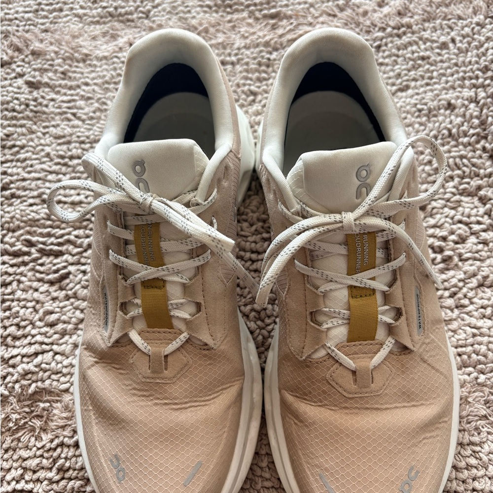 On Running Women’s Cloudtec Lace-Up Sneakers in Beige and Yellow Accents - Picture 3 of 6